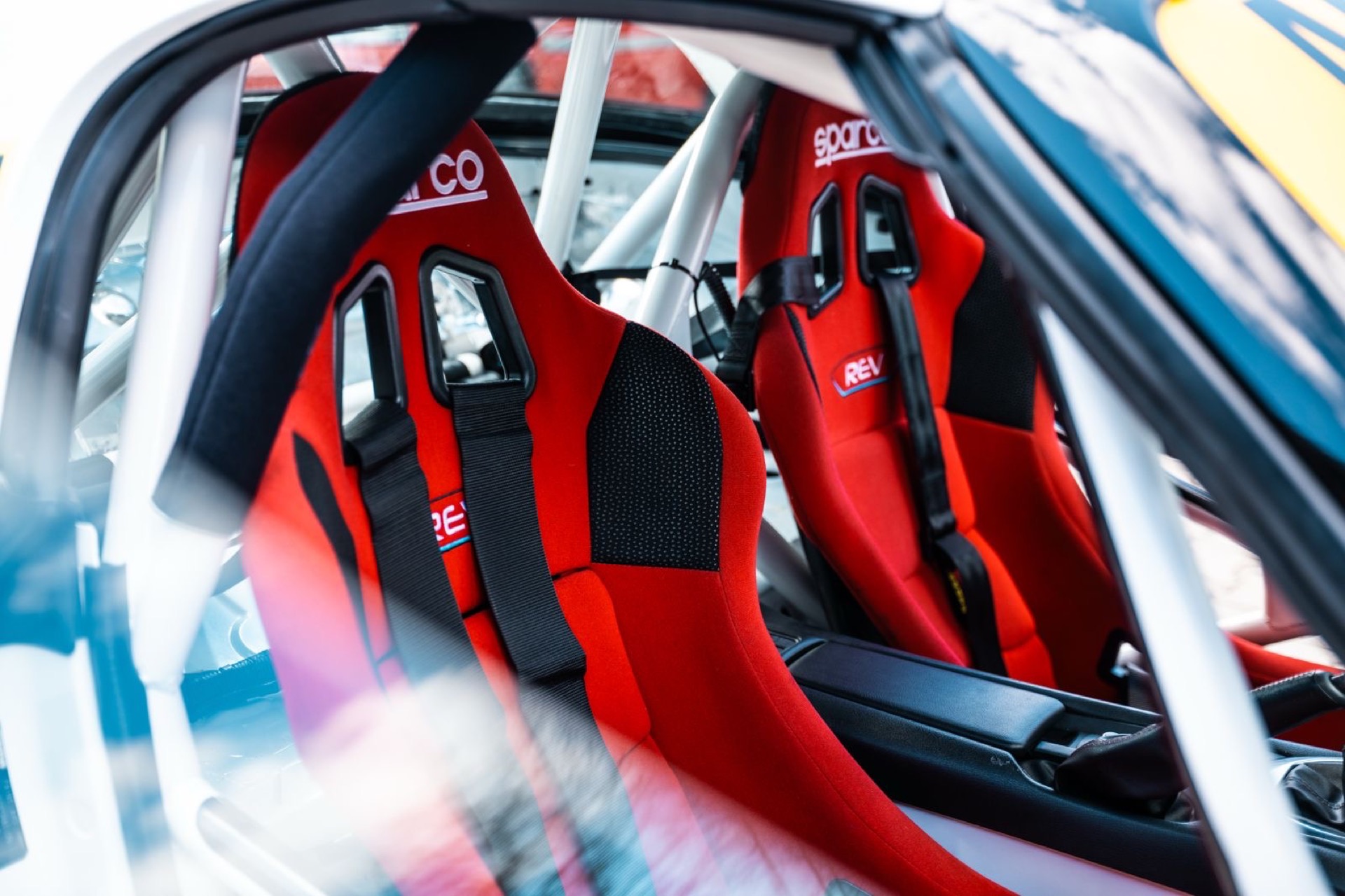 נהג מרוצים ליום אחד - חוויית נהיגה במסלול מרוצים מקצועי