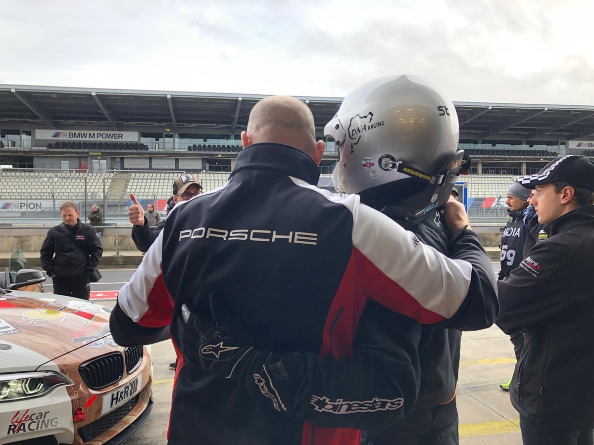 חגיגת צוות במסלול מרוצים נורבורגרינג - יום גיבוש לעובדים DNA RACING